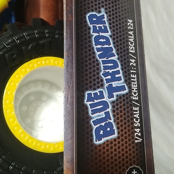 NWT Blue Thunder Monster Jam Truck Scale 1/24 - Picture 3 of 7